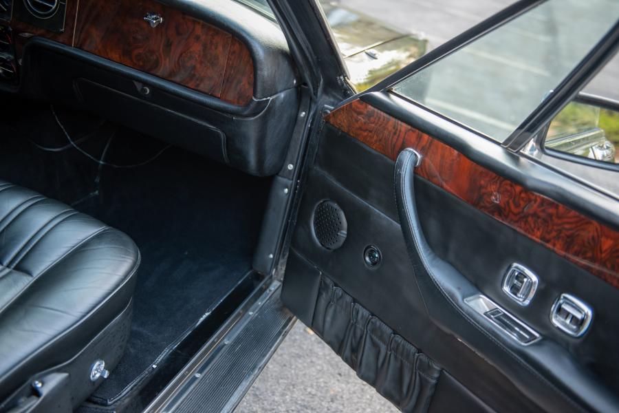Детали интерьера Rolls-Royce Camargue Drophead Conversion (JRX 32035) 1978 года  (фото 12 из 17)